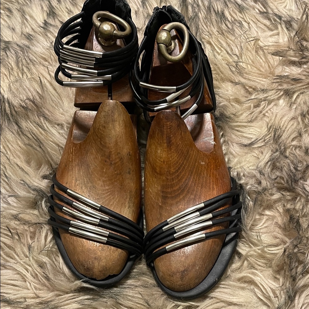 Rock & Republic Black and Silver Sandals
